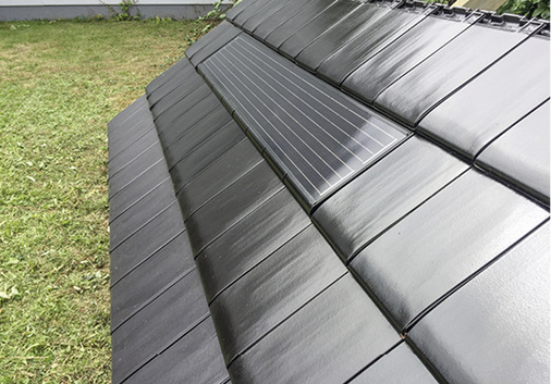 



Zwitter aus Solarziegel und Modul: der G10 PV von Dachziegelwerke Nelskamp.
