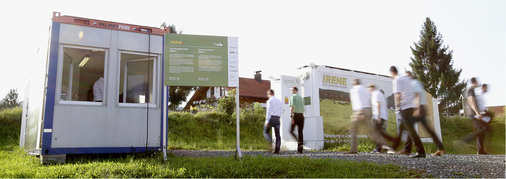 



Die Leitwarte für den Systemtest war im linken Container untergebracht. Rechts sieht man den Stromspeicher, gleichfalls eine Komplettstation.
