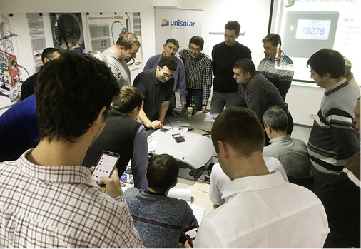 
Schulung von Fachinstallateuren durch das Fronius-Team am ukrainischen Standort.



