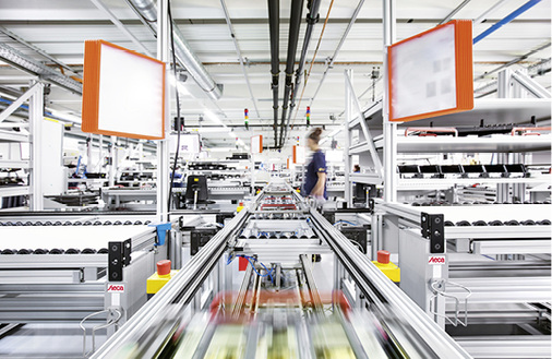 



Wir produzieren auf über 29.000 Quadratmetern mit mehr als 750 Mitarbeitern.
