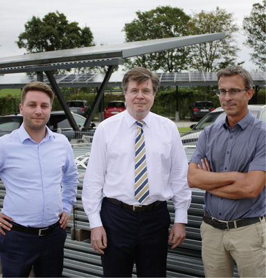 
Tom Graf



ist Vorsitzender der Geschäftsführung (CEO) der Schletter Gruppe.



Dr. Cedrik Zapfe



ist Gesamtleiter für Technik und Entwicklung (CTO) der Schletter GmbH in Haag in Oberbayern.



Manuel Schwarzmaier



leitet den Vertrieb für Dachsysteme der Schletter GmbH.



