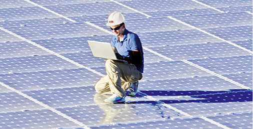 



ABB bietet neben Produkten und Systemen auch umfassenden Service.
