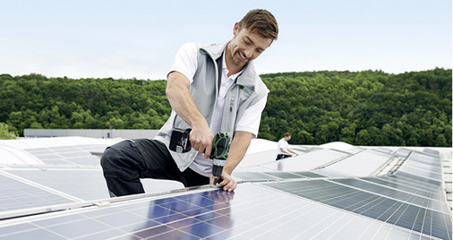 



Wir sind Ihr kompetenter Partner – auch bei der Montage auf dem Dach.
