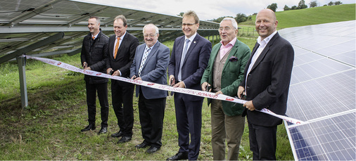 <p>
</p>

<p>
Feierliche Einweihung des Solarparks, den IBC Solar für die Raiffeisenbank in Franken gebaut hat.
</p> - © Foto: HS

