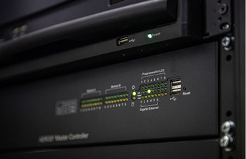 



Alle Daten werden in einem mehrstufigen Sicherheitskonzept kontinuierlich überwacht und ausgewertet.
