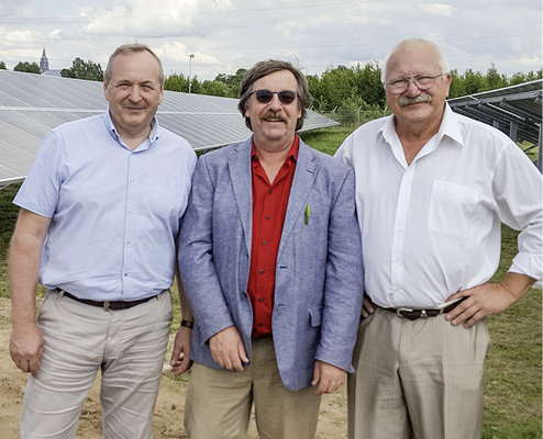 <p>
</p>

<p>
Direktor Wjatscheslaw Makuschinskij, Werner Neumann vom Leben nach Tschernobyl e. V. sowie Nadeshda-Gründer Alexander Ruchlja (von links nach rechts).
</p> - © Foto: Nadeshda

