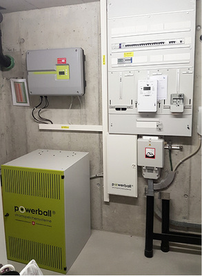 
Powerball-Speicher mit Notstrombox zur Umschaltung vom Stromnetz auf das Hausnetz.



