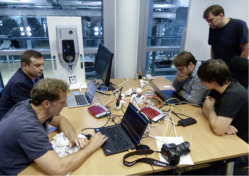 <p>
</p>

<p>
Das zweite Plugfest E-Mobility: So oder so ähnlich könnte eine Hacker-Party beim Chaos Computer Club aussehen.
</p> - © Foto: Niels H. Petersen

