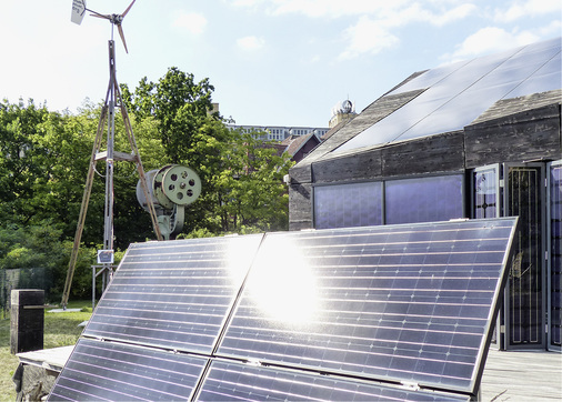 



Starke Kombi: Der für den Solar Decathlon entworfene Pavillon steht auf dem Gelände der HTW Berlin. 
