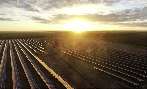 
Baywa r.e. hat kürzlich einen Solarpark nördlich von Bordeaux in Betrieb genommen. Nach wie vor erfolgt der Löwenanteil des Zubaus in Frankreich in der Fläche. 



