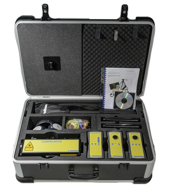 
Blick in den Servicekoffer von Solartektor: Er enthält drei verschiedene Sets, mit denen sich die Solargeneratoren gut ausmessen lassen.



