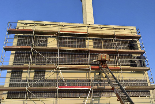 



Knapp 20 Kilowatt Leistung hat der Anlagenteil an der Fassade.
