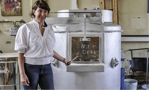



Nadania Idriss ist die Hausherrin der Glasbläserei und Betreiberin der Anlage.
