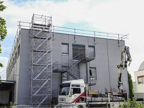 



Statt das gesamte Gebäude einzurüsten, reicht diese Variante völlig aus.
