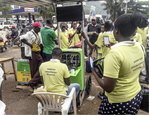 <p>
</p>

<p>
Laden, surfen, chatten: Der mobile Solarkiosk kommt gut an.
</p> - © Foto: Tech-Solute

