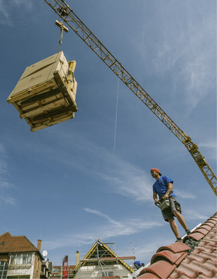 <p>
</p>

<p>
Mit Schwung aufs Dach: Der Eigenverbrauch im Gewerbe beflügelt den Solarmarkt. Auch die Stromspeicher erobern zunehmend dieses Segment.
</p> - © Foto: Stadtwerke Stuttgart

