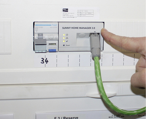 



Die Einbindung des Sunny Home Managers in die Firmen-IT erwies sich als knifflig.
