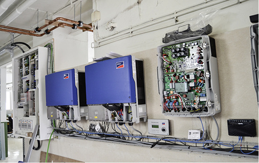 



Montage der Stringwechselrichter für die Solarfelder.
