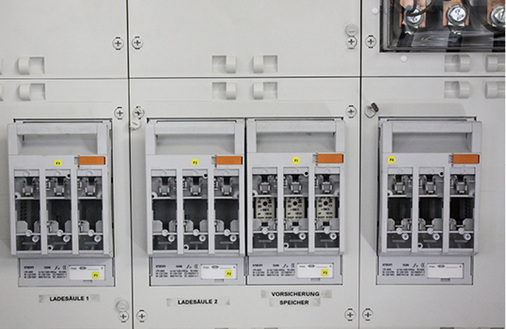 



Sicherungen für die Ladesäulen und die Stromspeicher.
