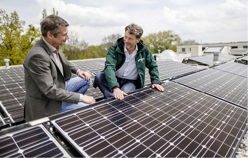 <p>
</p>

<p>
Mit der Solaranlage beliefert Naturstrom auch Mieter in den benachbarten Gebäuden. Der Strom darf nur nicht durch das öffentliche Netz fließen.
</p> - © Naturstrom

