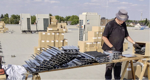 



Bei großen Anlagen ist die professionelle Vorbereitung ganz wichtig für die schnelle und sichere Installation.
