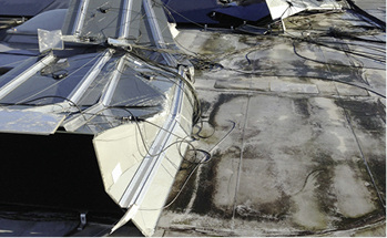 



Die allermeisten Sturmschäden gehen nicht auf den Wind zurück, sondern auf Fehler in der Planung und Montage der Anlagen.
