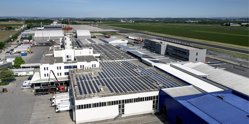 <p>
</p>

<p>
Mit 320 Megawatt Strom aus der Photovoltaikanlage deckt der Flughafen Linz 40 Prozent seines gesamten Strombedarfs ab.
</p> - © Foto: Energie AG Oberösterreich

