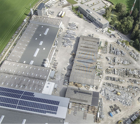 <p>
</p>

<p>
Strasser hat in die Produktionserweiterung investiert. Die Finanzierung der Solaranlage übernahm der Versorger.
</p> - © Foto: Energie AG Oerösterreich

