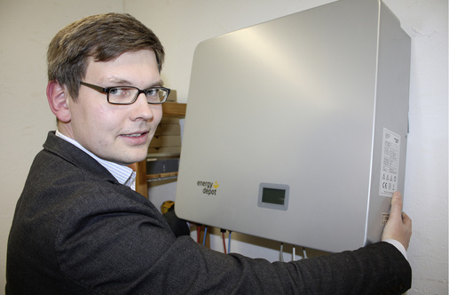 



Peter Winter leitet bei Energy Depot den Vertrieb der Centurio-Hybridwechselrichter und des Speichersystems Domus.
