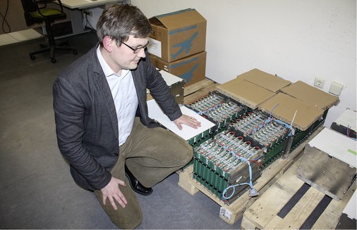 



Blick ins Innere der Domus-Batterien. Zu sehen sind die Lithiumzellen und die Elektronik zur Systemüberwachung.
