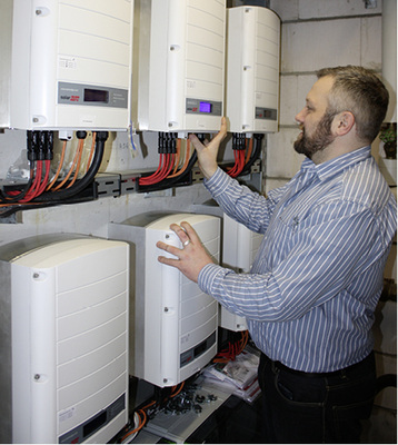 <p>
</p>
<p>
Alle Wechselrichter (Solaredge) im Blick.
</p> - © Foto: Heiko Schwarzburger
 
Alle Wechselrichter (Solaredge) im Blick.