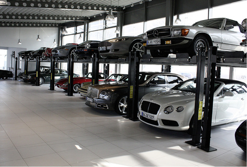 <p>
</p>
<p>
Der großzügige Showroom für die Oldtimer in der Radius Garage.
</p> - © Foto: Heiko Schwarzburger
 
Der großzügige Showroom für die Oldtimer in der Radius Garage.