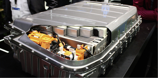 



Man kann nicht immer in die Batteriemodule hineinschauen – nur manchmal, wie hier bei Mercedes Benz zur Intersolar 2017.
