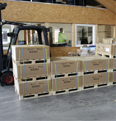 
Der norddeutsche Fachhändler EWS hat unter anderem die Resu-Speicher von LG Chem im Vertrieb. Der Anbieter aus Korea gehört mittlerweile zu den beliebtesten Marken bei den deutschen Installateuren.



