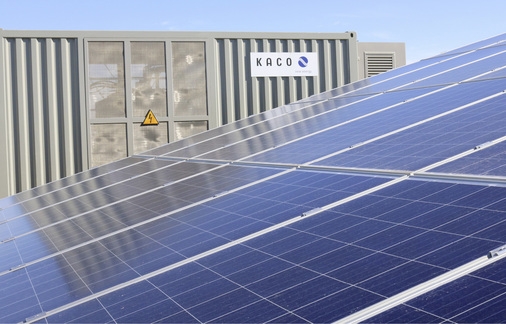 



Container mit der Anschlussstation des Solarparks an die Mittelspannung.
