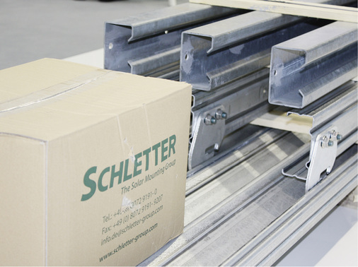 
Für bestimmte Anlagengrößen werden die Montagegestelle als vorkonfektionierte Pakete auf die Baustelle geliefert.



