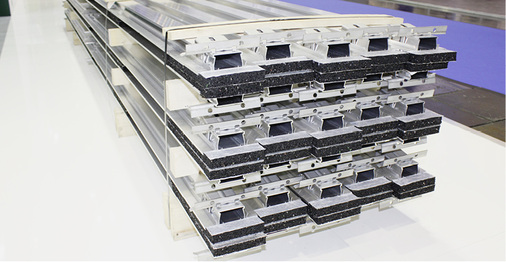 



Montagesystem für Trapezblechdächer, ausgestellt auf der Intersolar 2017 am Messestand von Schletter.
