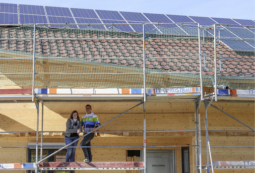 <p>
</p>

<p>
Die Pacht von Dächern oder die Vermietung von Solargeneratoren sind gute Wege, um die Investitionshürden zu senken.
</p> - © Foto: Ezee Energy

