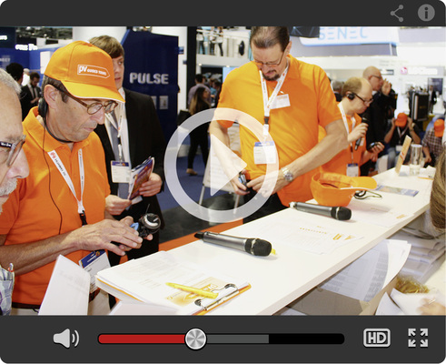 



Jetzt auch im Internet verfügbar: Unsere Speicherexperten Herbert Grab (links) und Christian Steinberg (rechts) bereiten sich auf den nächsten Rundgang vor.
