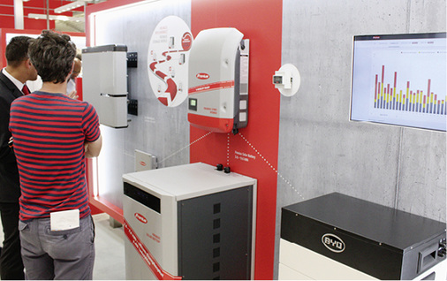 



Fronius bindet weitere Hochvoltbatterien ein, unter anderem LG Chem, BYD oder Solarwatt. Bei Netzausfall schaltet der Symo Hybrid faktisch auf Inselbetrieb um.
