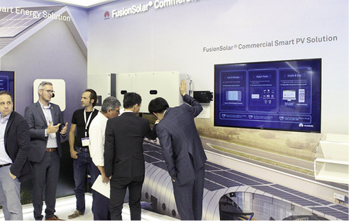 
Der chinesische Elektronikkonzern Huawei zeigte in München, wie eng Photovoltaik, Speicherbatterien und die digitale Welt bereits vernetzt sind.



