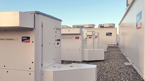 



Container mit großen Batteriewechselrichtern zur Ansteuerung der Speicherblöcke im englischen Pelham.
