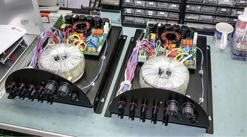 



Solche Wechselrichter für kleine Spannungen werden neuerdings auch in der Windkraft eingesetzt.
