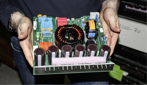 <p>
</p>

<p>
Kompakter Aufbau einer Platine im Wechselrichter.
</p> - © Foto: Heiko Schwarzburger

