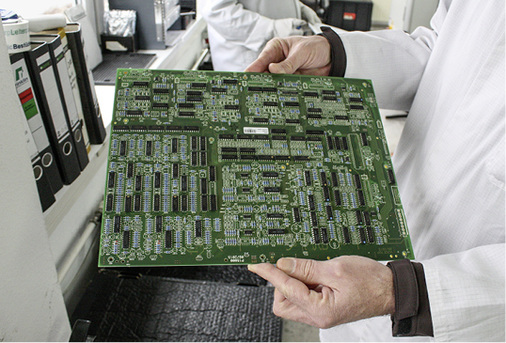 



Sichtkontrolle einer Leiterplatte im Werk von Rinklin Elektronik in Neuffen.
