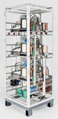 <p>
</p>

<p>
Prototyp des Wechselrichters (100 Kilowatt) zur Einspeisung in die Mittelspannung (zehn Kilovolt).
</p> - © Foto: Fraunhofer ISE

