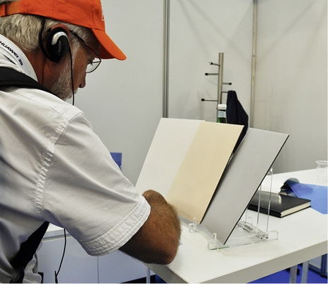 



Speziell für Fassaden entwickelt Solaxess helle Kunststofffolien, die auf Module auflaminiert werden können.
