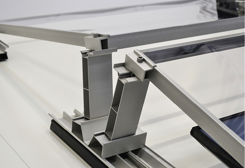 



Die Aufständerungen werden beim Ost-West-System von K2 Systems einfach nur eingeklickt.
