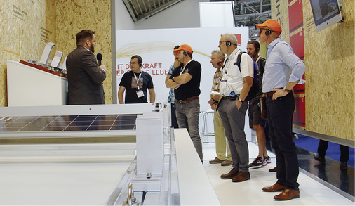 <p>
</p>

<p>
IBC Solar hat die Zahl der Einzelteile weiter reduziert. So sinkt der Aufwand für die Installation der Module.
</p> - © Foto: Manfred Gorgus

