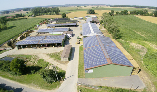 



Landwirte bauen immer wieder noch eine Anlage auf ein vorhandenes Dach. In diesem Fall ist die Problematik der Anlagenzusammenfassung relevant. 
